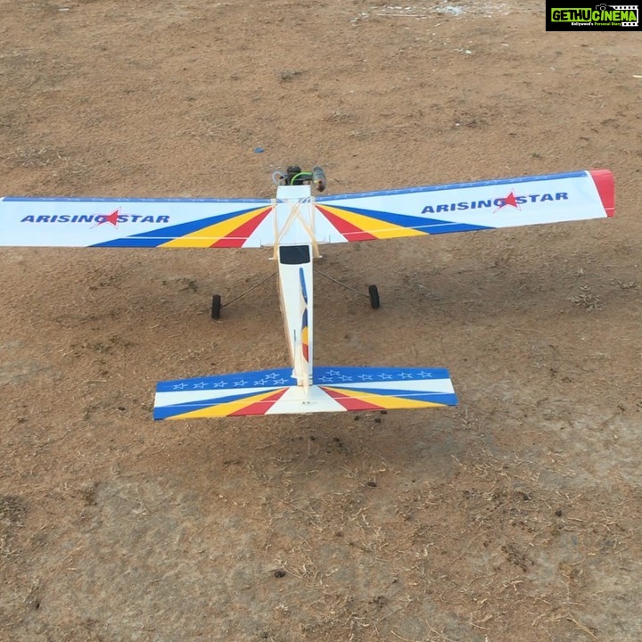 Ishika Singh Instagram - Back to something which I love a lot ! #aeromodeller #aeromodelling #hobbyflying #flying #remotecontrolairplane