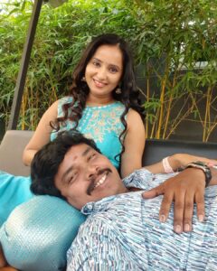 Ishika Singh Instagram - Happy birthday to burning star 🌟 #burningstar #sampoorneshbabu #kobbarimatta @sairazesh @iamsampoornesh