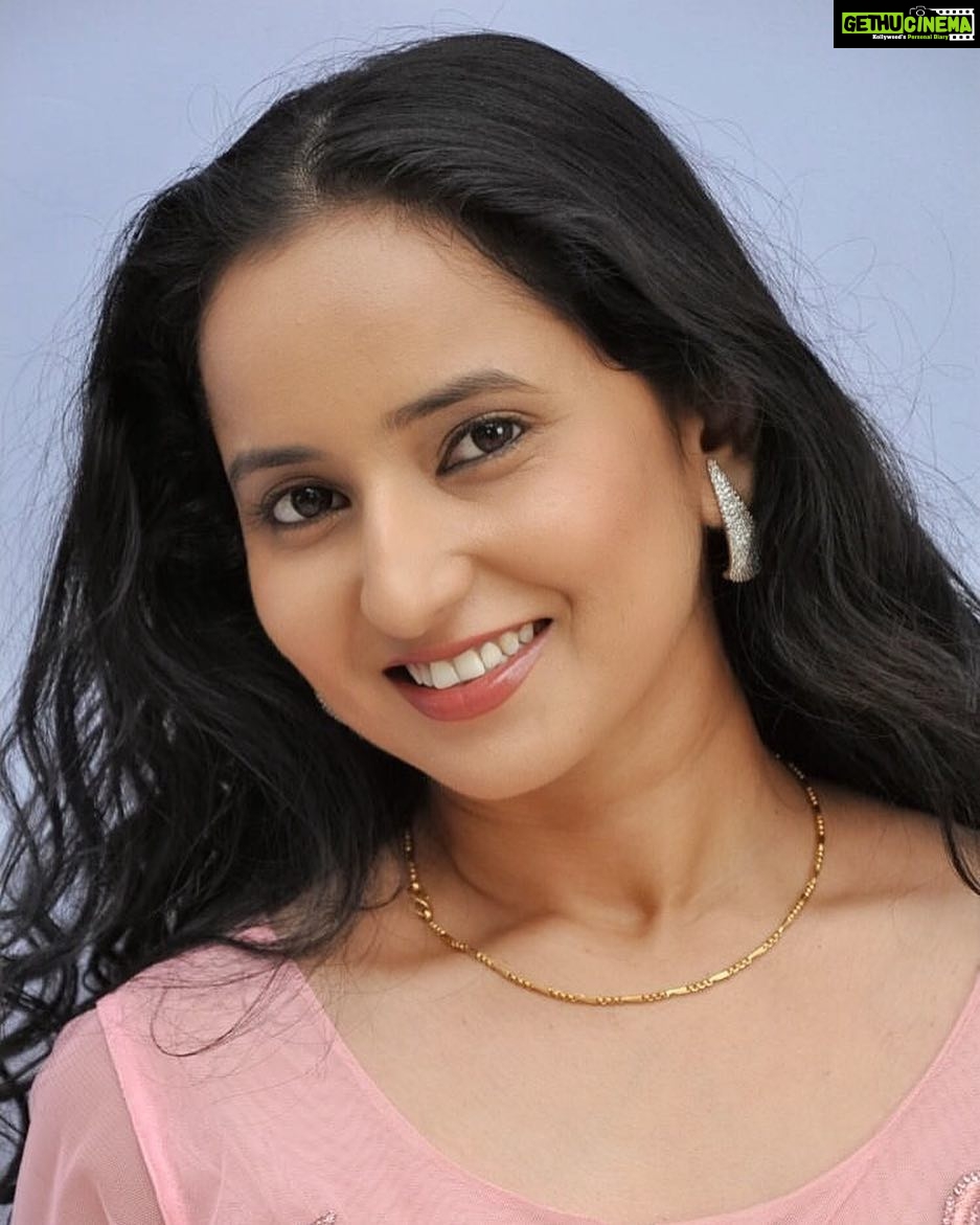 Ishika Singh Instagram - When u r happy and someone captures u ... #telugufilmnagar #actorslife🎬 #telugufilmindustry #artistlife #actoratwork