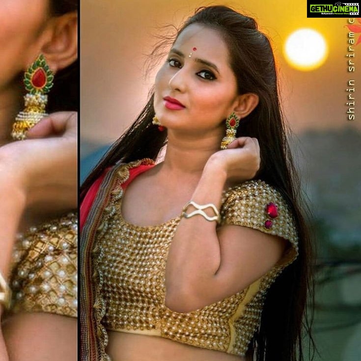 Ishika Singh Instagram - Yeah ... I had long hair once upon a time ...n loved those earrings and that saree and ghagra which vaishu gave me .... it was so awsome , can’t forget it ! Vaishu start designing again ... please