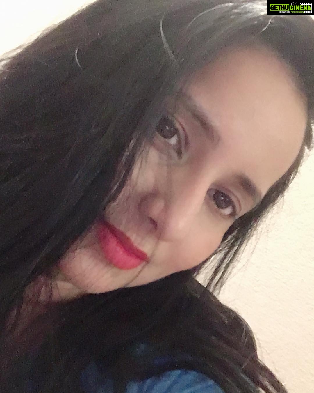 Ishika Singh Instagram - Close up selfie time #selfie #firstselfie #actorslife #actoratwork #telugufilmnagar #telugufilmindustry