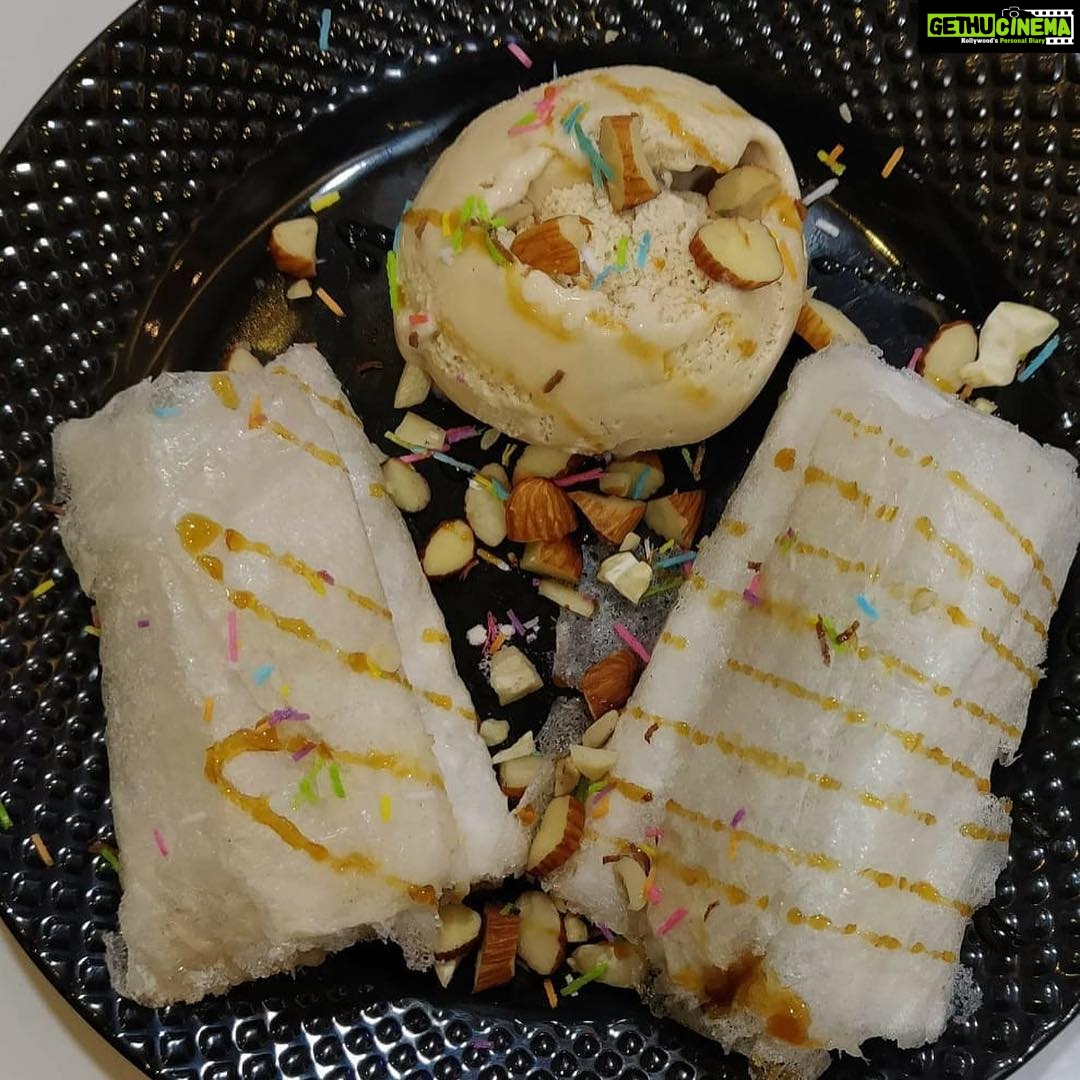 Ishika Singh Instagram - Puthareku ice cream 🍦 @viyyala vari Vindu and with my sweetie @ammuludevaki Viyyalavaari Vindu