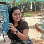 Ishika Singh Instagram - Can’t resists myself from adoring these little and cute birdies ... sad to see them caged ! Rabbit was so adorable but couldn’t take any pics . #animallovers #birdlover #dayoutwithfriends #muchneededbreak