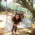 Ishika Singh Instagram - Can’t resists myself from adoring these little and cute birdies ... sad to see them caged ! Rabbit was so adorable but couldn’t take any pics . #animallovers #birdlover #dayoutwithfriends #muchneededbreak