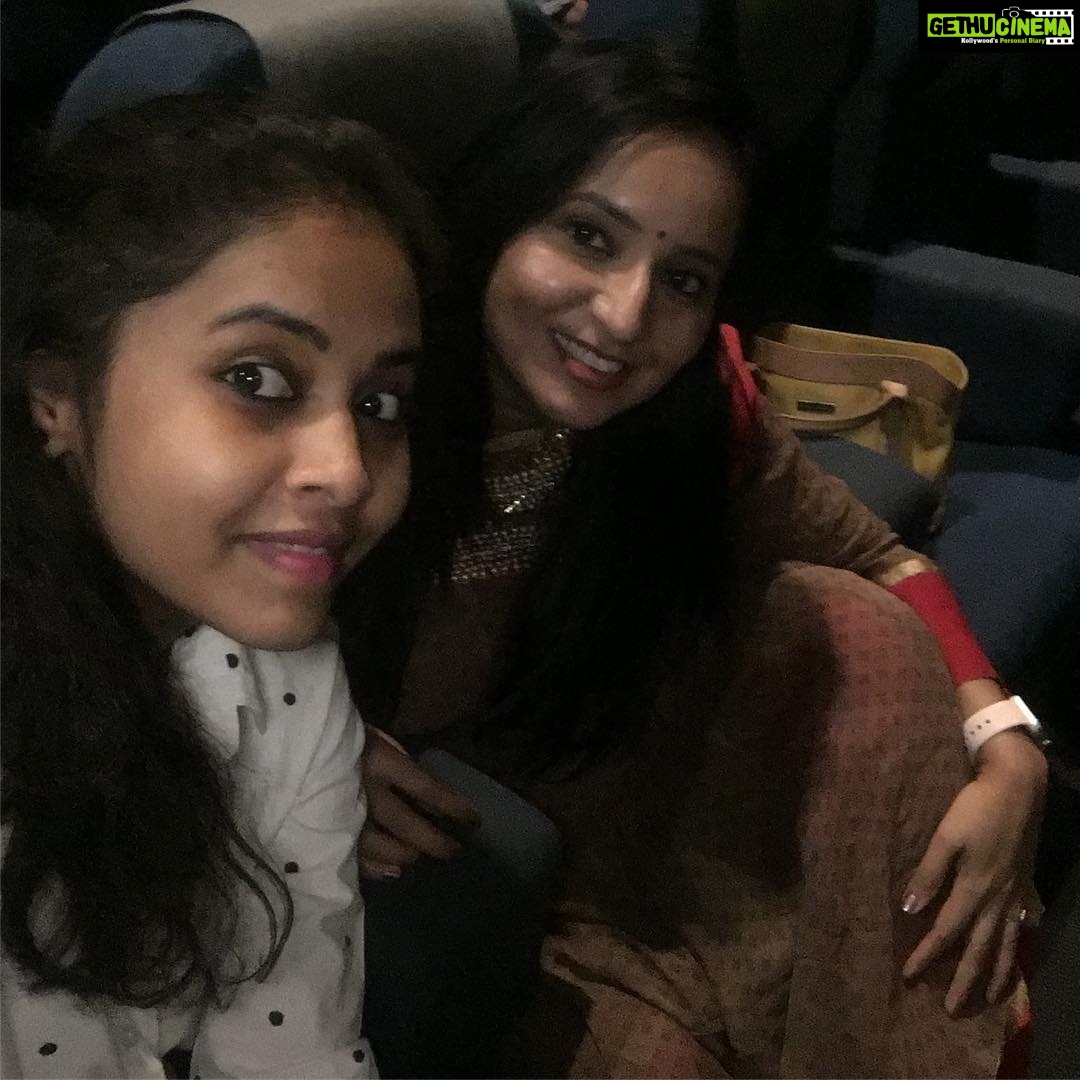 Ishika Singh Instagram - Puthareku ice cream 🍦 @viyyala vari Vindu and with my sweetie @ammuludevaki Viyyalavaari Vindu