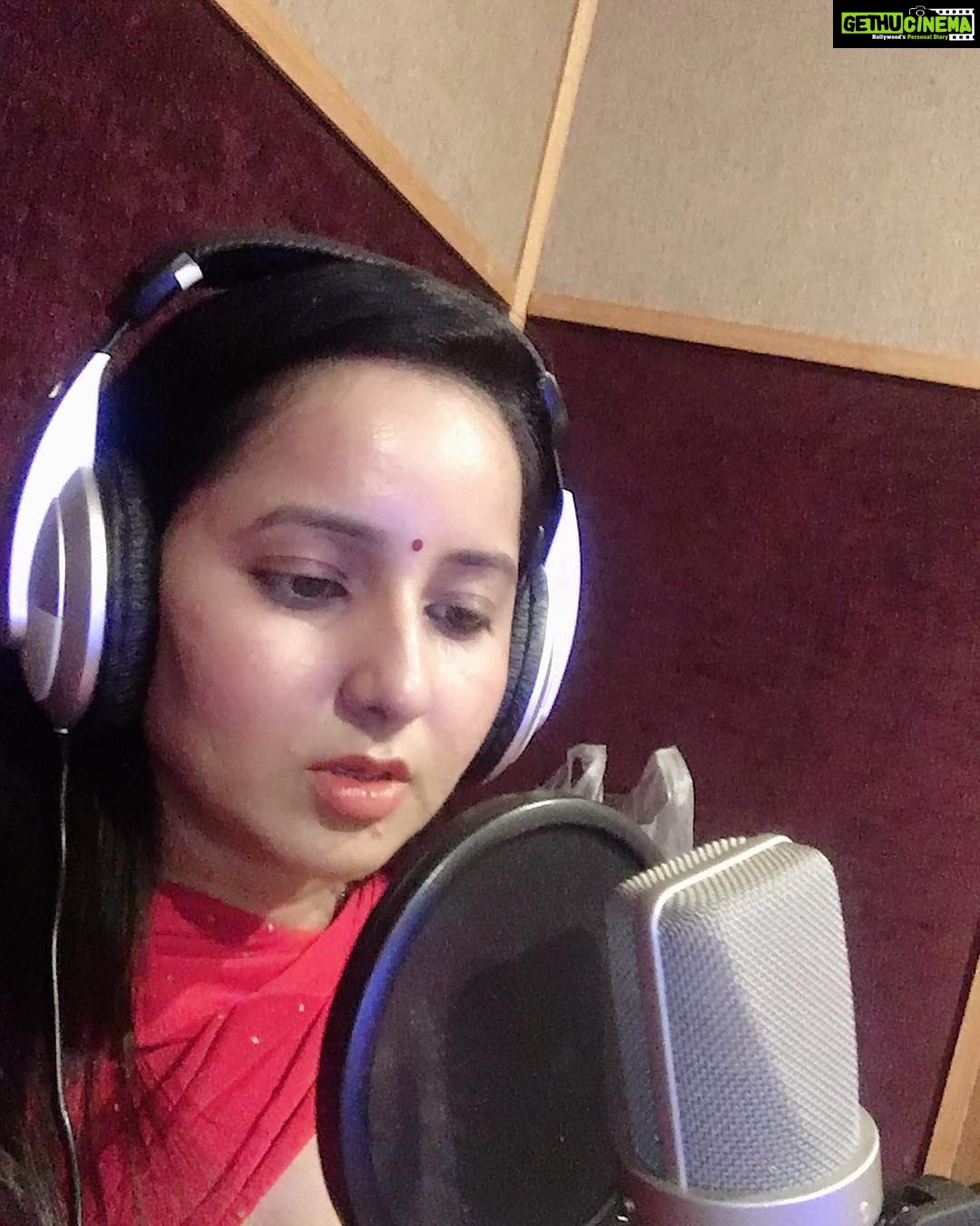 Ishika Singh Instagram - Dubbing today ... felt so refreshing . #patnagarh #patnagarhmovie #dubbingstudio #dubbingstudios #actorslife #actoratwork #actorlife #telugufilmnagar #telugufilmindustry #oriyafilm #odiyafilm