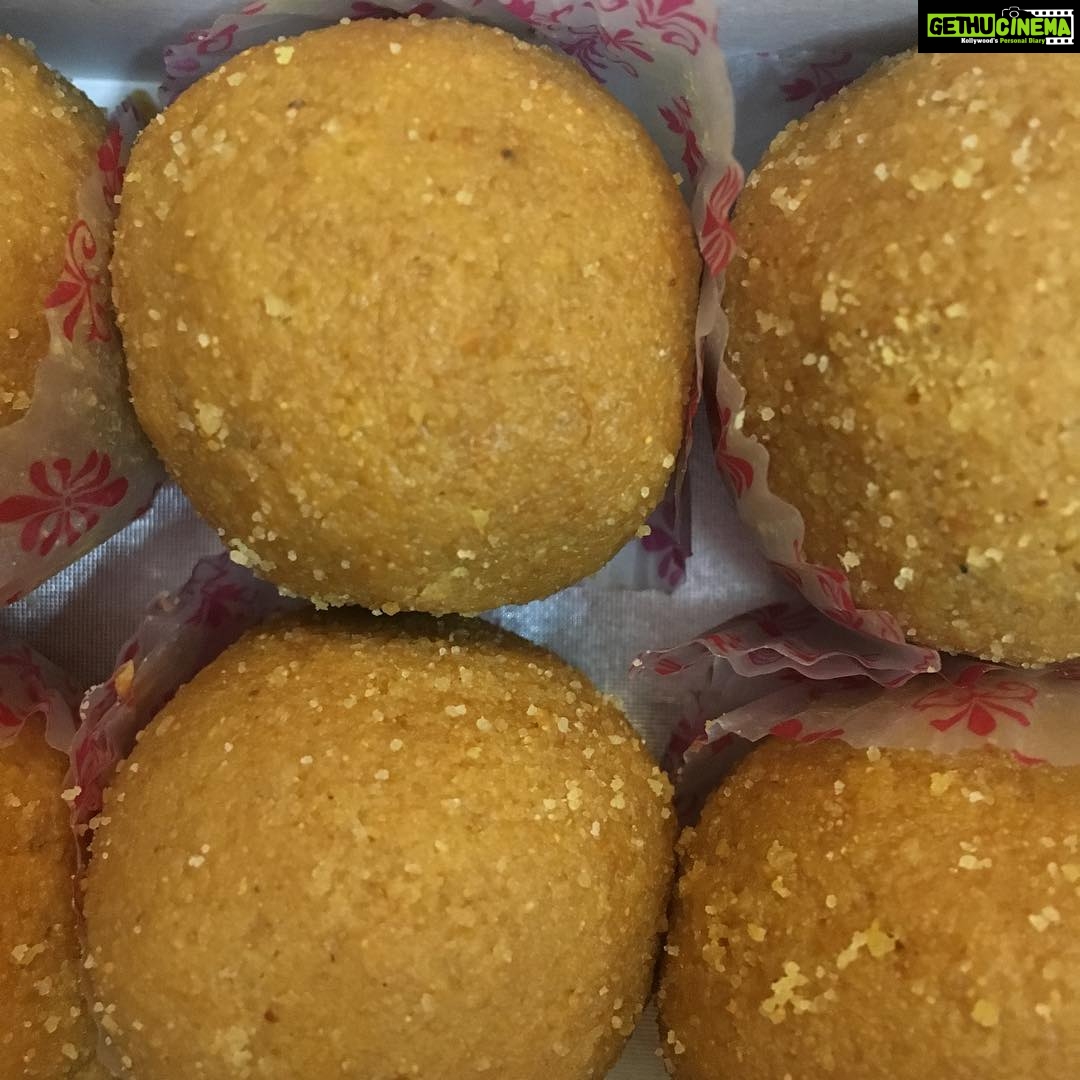 Ishika Singh Instagram - Besan ladoo #besanladoo #besanladoos guilt trip