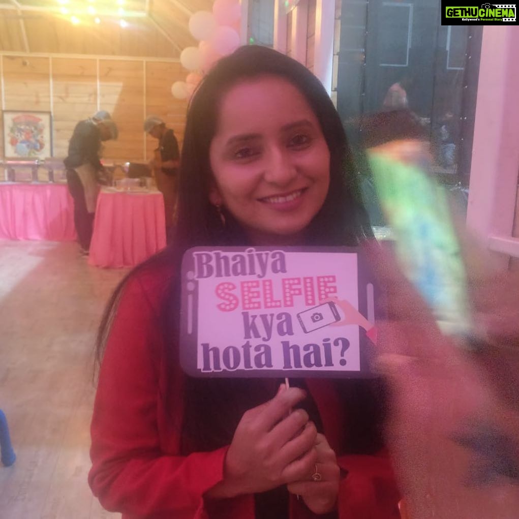 Ishika Singh Instagram - Yeh selfie Kya Hota hai ? #whatisselfie #selfie #innocentme
