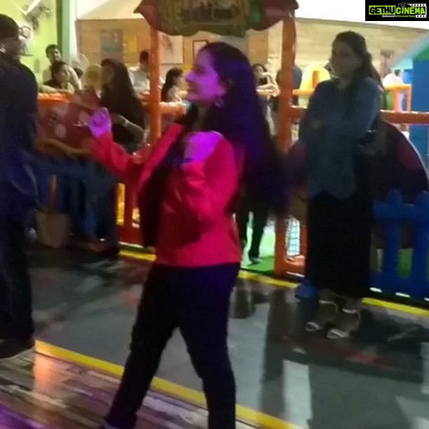 Ishika Singh Instagram - Dancing part 2 #birthdayparty #birthdaydance