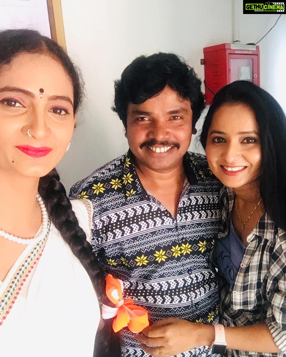 Ishika Singh Instagram - Sujatha from hmtv she is so entertaining and lovey #tollywood #kobbarimatta #telugufilmindustry #telugufilmnagar #actorslife #hmtv