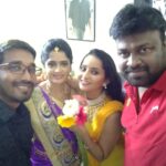 Ishika Singh Instagram - I was so obssessed with those flowers ... With the anchor #abntelugutv #abntelugu #actorslife #actoratwork #kobbarimatta