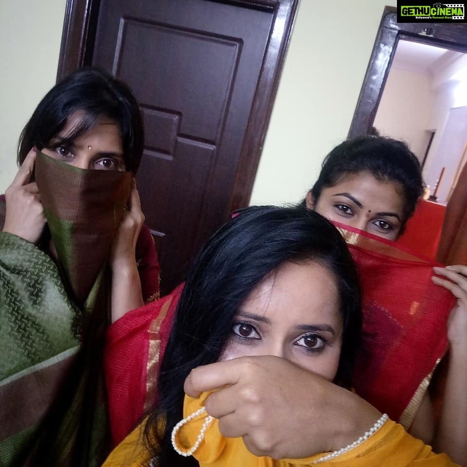 Ishika Singh Instagram - Three womaniya , guess who is who .. #owomaniya #womaniya #guesswho #telugufilmindustry #telvisionchatshow #telugufilmnagar