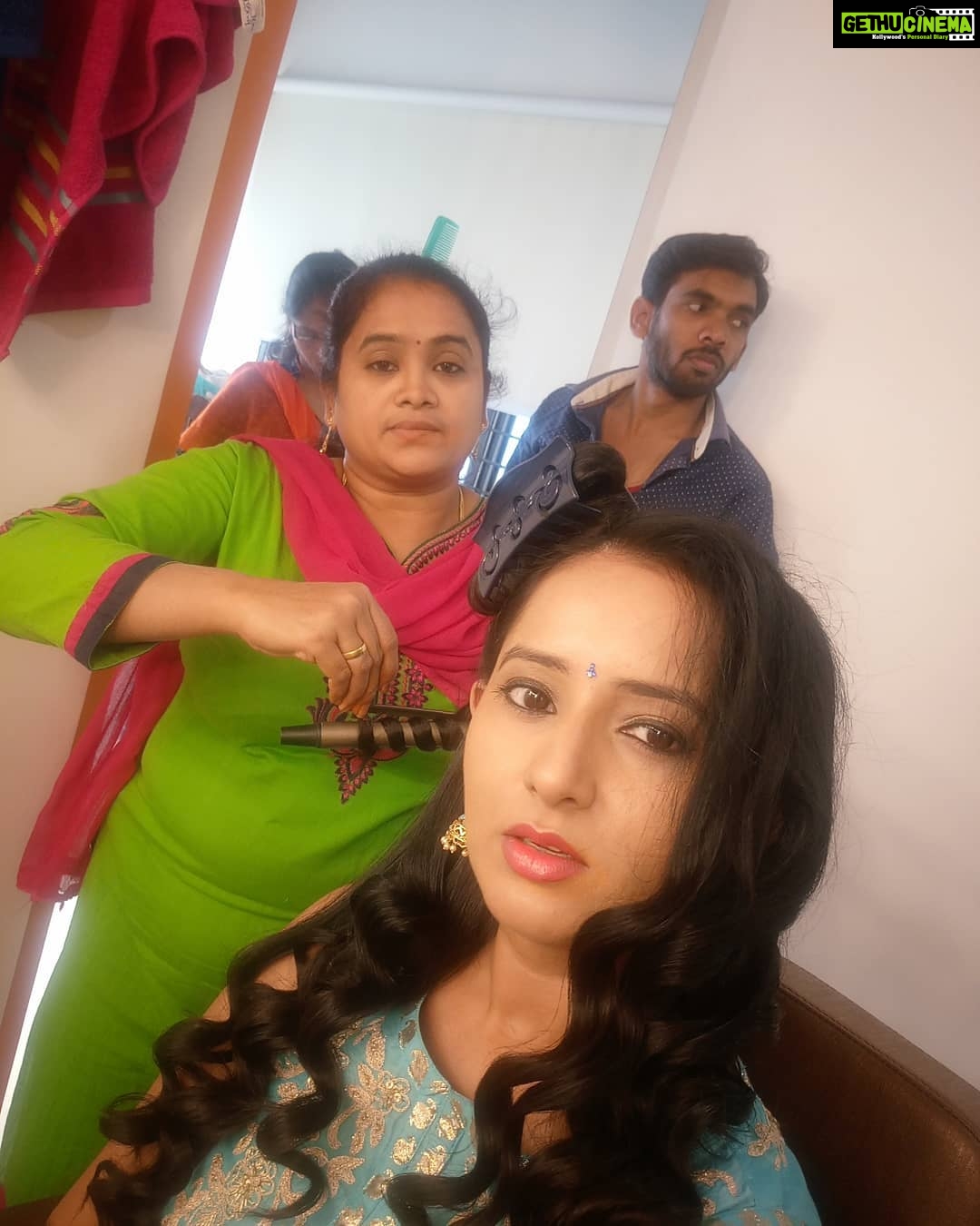 Ishika Singh Instagram - Getting ready for interview .. In makeup room #makeuptime #makeupoftheday #actoratwork #actorslife #actorslife🎬 #a