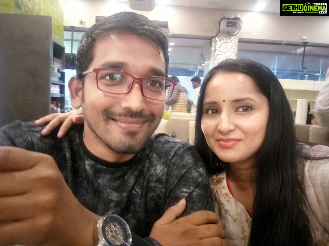 Ishika Singh Instagram - Marital bliss ... Cant ask god for more ! Recommend marriage to everyone #newlyweds #finallymarried #marriedtodirector