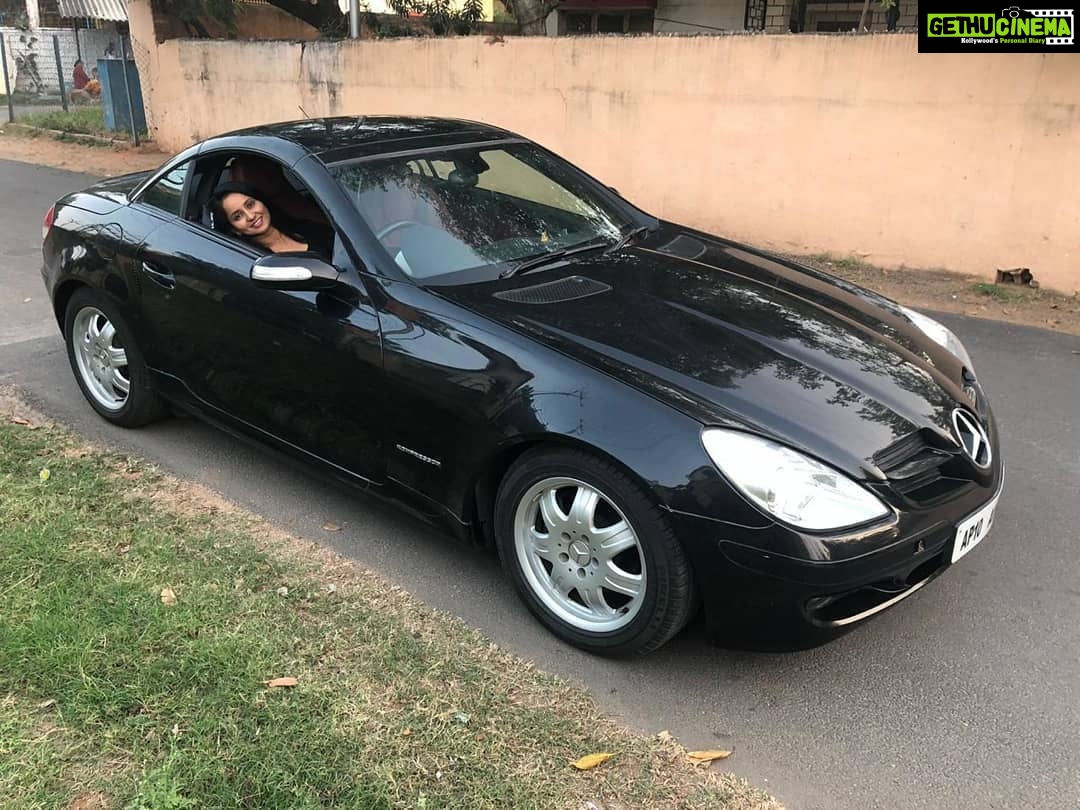 Ishika Singh Instagram - Black beauty #mercedesslk #mercedes