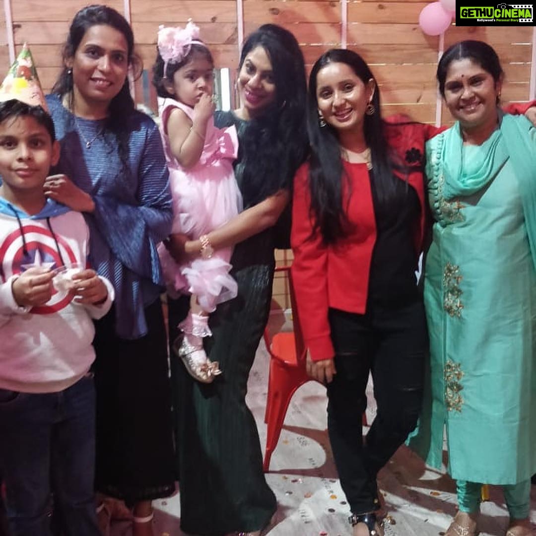 Ishika Singh Instagram - Birthday party of dimpy #birthdaygirl #birthdayparty #birthdaypartyfun