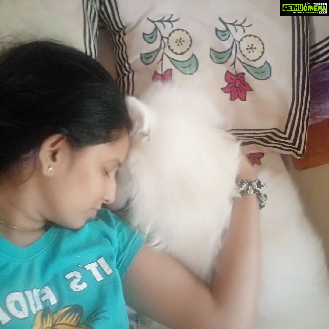 Ishika Singh Instagram - To the moon and back .... My boy #damroo #pawsome #doglover