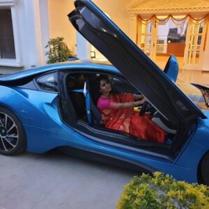 Ishika Singh Instagram - handloom and bmw go hand in hand #bmw #sportscar #fashion #handloom