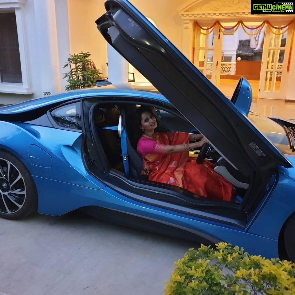 Ishika Singh Instagram - handloom and bmw go hand in hand #bmw #sportscar #fashion #handloom