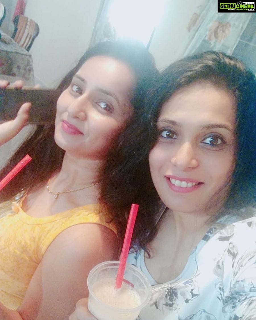 Ishika Singh Instagram - Having coffee with great grand daughter of #mahatmagandhi @vibhutigandhijain #gandhihouse #gandhifamily #mahatmagandhifamily