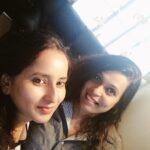 Ishika Singh Instagram - She came to me when I needed ppl around me the most . A true friendship is the one which stands by u when no one is around . #friendshipgoals #friends👭 #suddenvisits #dilgardengardenhogaya Dil garden ho Gaya yaar 😍😘😘😘💐💄