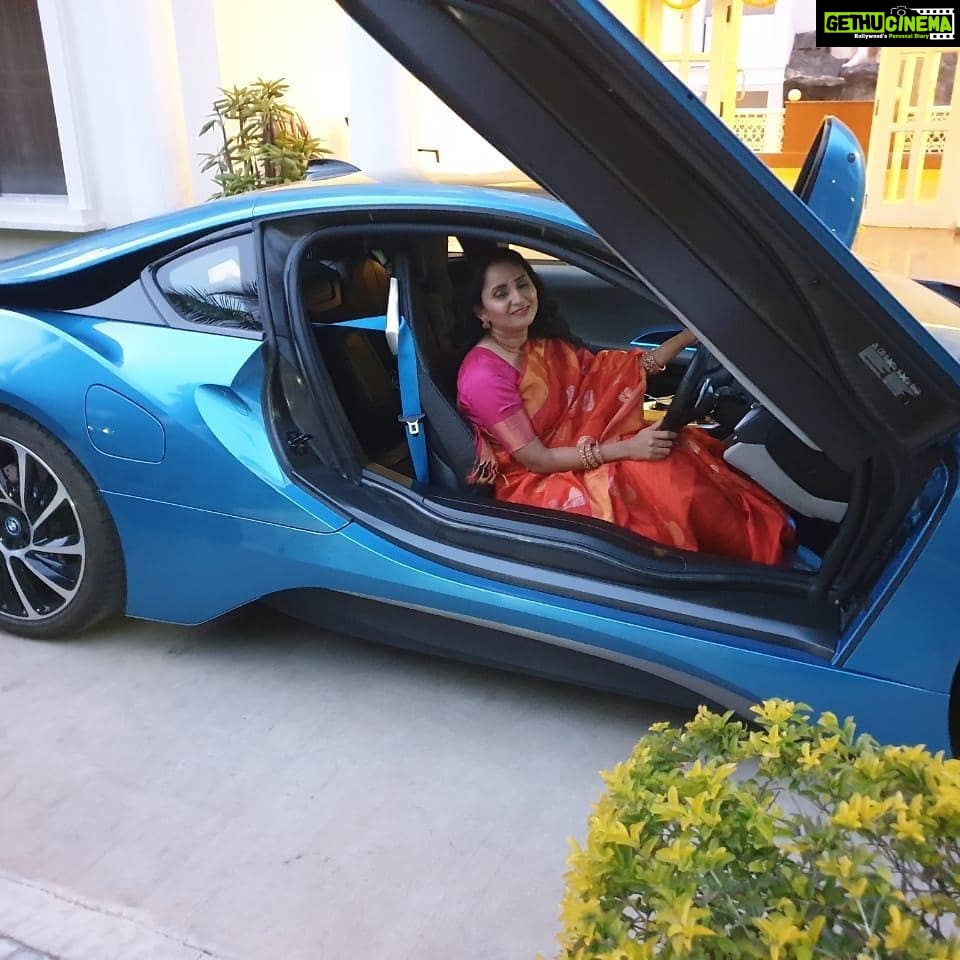 Ishika Singh Instagram - handloom and bmw go hand in hand #bmw #sportscar #fashion #handloom