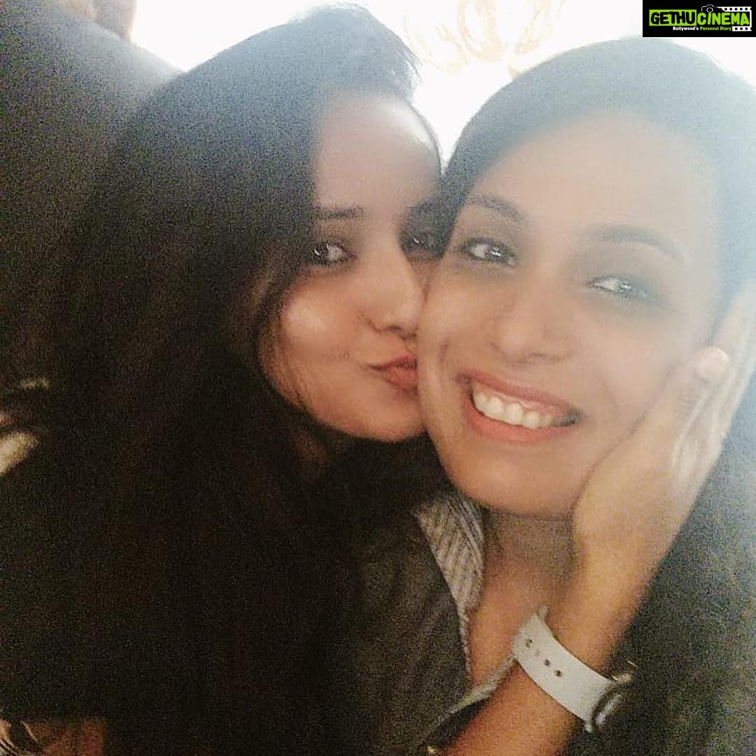 Ishika Singh Instagram - The giggle 🤭,gossipy bitchy and sarcastic nature is back at its peak #friendshipgoals #friendships #gossipwomen😅
