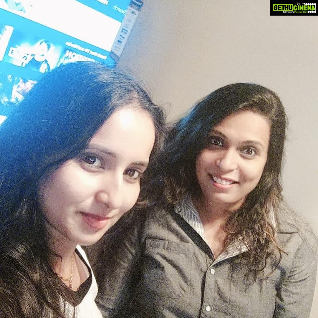 Ishika Singh Instagram - The giggle 🤭,gossipy bitchy and sarcastic nature is back at its peak #friendshipgoals #friendships #gossipwomen😅