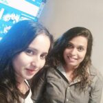 Ishika Singh Instagram - She came to me when I needed ppl around me the most . A true friendship is the one which stands by u when no one is around . #friendshipgoals #friends👭 #suddenvisits #dilgardengardenhogaya Dil garden ho Gaya yaar 😍😘😘😘💐💄