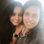 Ishika Singh Instagram - She came to me when I needed ppl around me the most . A true friendship is the one which stands by u when no one is around . #friendshipgoals #friends👭 #suddenvisits #dilgardengardenhogaya Dil garden ho Gaya yaar 😍😘😘😘💐💄