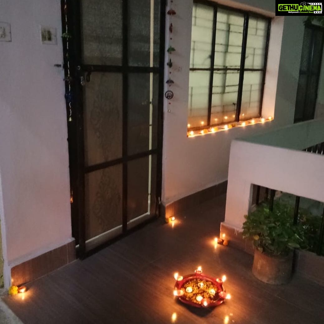 Ishika Singh Instagram - My Diwali ... #diwalidecor #diwalidecoration #diwali #diwali2018 #diwalilightsathome