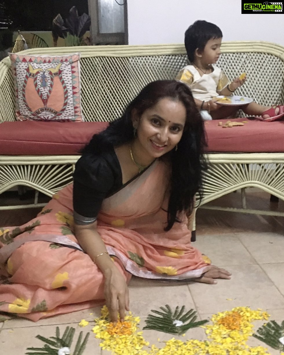Ishika Singh - 240 Likes - Happy onam to everyone . As I was busy posing next to onam flower decor my baby gal was busy eating Kerala famous banana 🍌 chips . #onamsaree #onamdress #onamspecial #onamfestival #onam2021
#onamfestivalcelebration #onamflowercarpet #babyandme #momanddaughter #pari