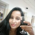 Ishika Singh Instagram - Cheers to all those ppl who mind their own business and fuck others happiness ! #actorslife #lovemywine #winelovers🍷 #lovemylife❤️ #dontwanttochange #godblessme🙏