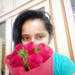 Ishika Singh Instagram - When ur day starts with fresh flowers 💐... advance bday wishes ... very touching and no bound to happiness . 🌹 #birthdaywishes🎂 #birthdayflowers💐 #roses🌹 #flowerlove thanks a ton @umadevi1264 for these #prebirthdayflowers