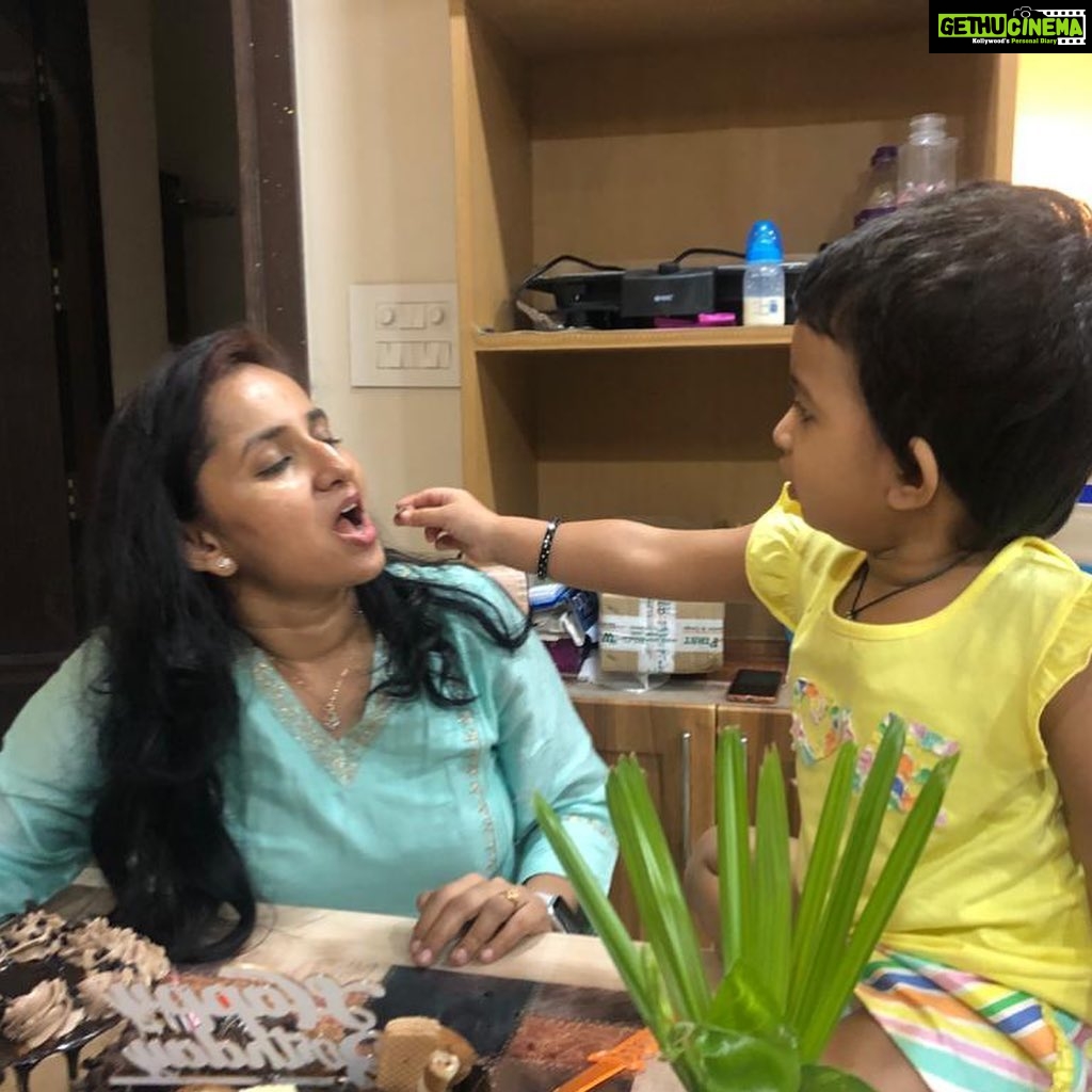 Ishika Singh Instagram - Family …friends … chit chat ..eat out … film … that sums up my bday celebrations and it was perfect 🤩 Thanks @mini.nair.5876 @nair2997 and chandu for spending day and making my bday special . I had the privilege to cut two cakes 🎂 … . I love bday’s but I don’t want to grow old :( #mybirthdaypost #mybirthday #mybirthdaycake #dontwanttogrowold #andazapnaapna