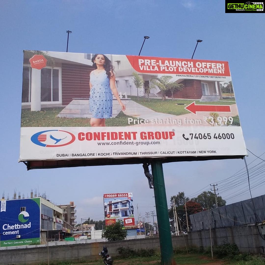 Ishika Singh Instagram - Finally hardings are out and advertisement campaign begins ... #actorslife🎬 #shootmodeon🎬 #actorslife #actoratwork #hording #advertisementphotography @confident_group
