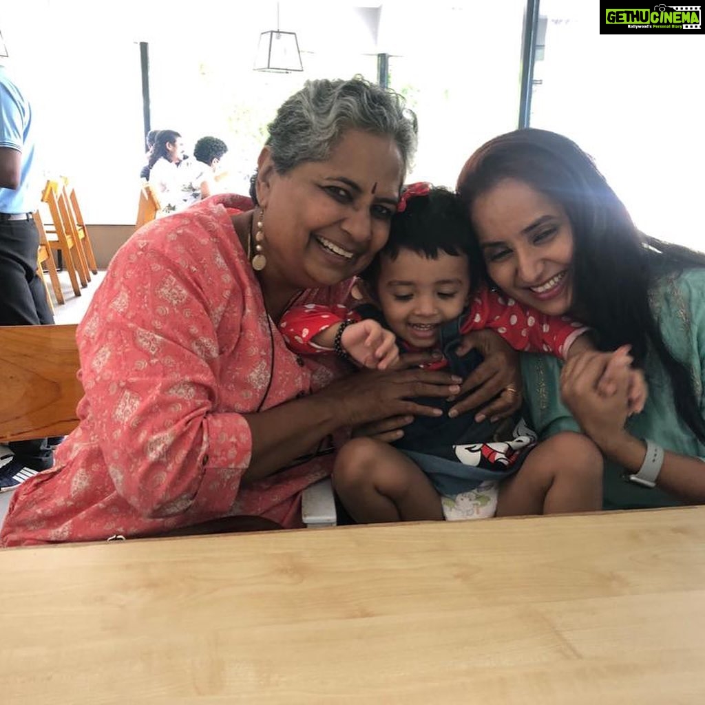 Ishika Singh Instagram - Family …friends … chit chat ..eat out … film … that sums up my bday celebrations and it was perfect 🤩 Thanks @mini.nair.5876 @nair2997 and chandu for spending day and making my bday special . I had the privilege to cut two cakes 🎂 … . I love bday’s but I don’t want to grow old :( #mybirthdaypost #mybirthday #mybirthdaycake #dontwanttogrowold #andazapnaapna