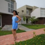 Ishika Singh Instagram - Shot for confident group at Zion hills county ! Lavish villas .. lush greenery ..and huge and one of the best golf course in the world 👍 Confident Group #confidentgroup #zionhillsgolfcounty #shootingmode #shootingtime #actorslife🎬 #actorslife #actor🎭