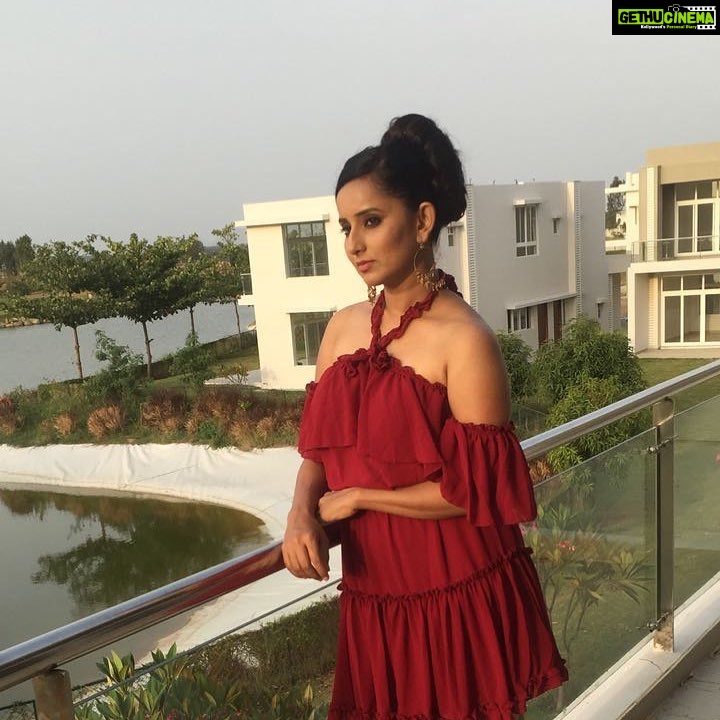 Ishika Singh Instagram - Working still from a ad shoot #shootingmode #telugufilmnagar #shootingtime #telugufilmindustry #workingstills🎥