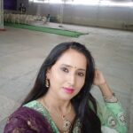 Ishika Singh Instagram - After painting lolz ...#actoratwork #actor🎭 #makeup #shootmode #gettingready #actoratwork #actorslife🎬 #ethnicwear