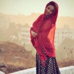 Ishika Singh Instagram - Love the background , sunrise , colours ... #actoratwork #actorslife🎬 #actorslife #telugufilmnagar #telugufilmindustry #teluguactors #teluguactress