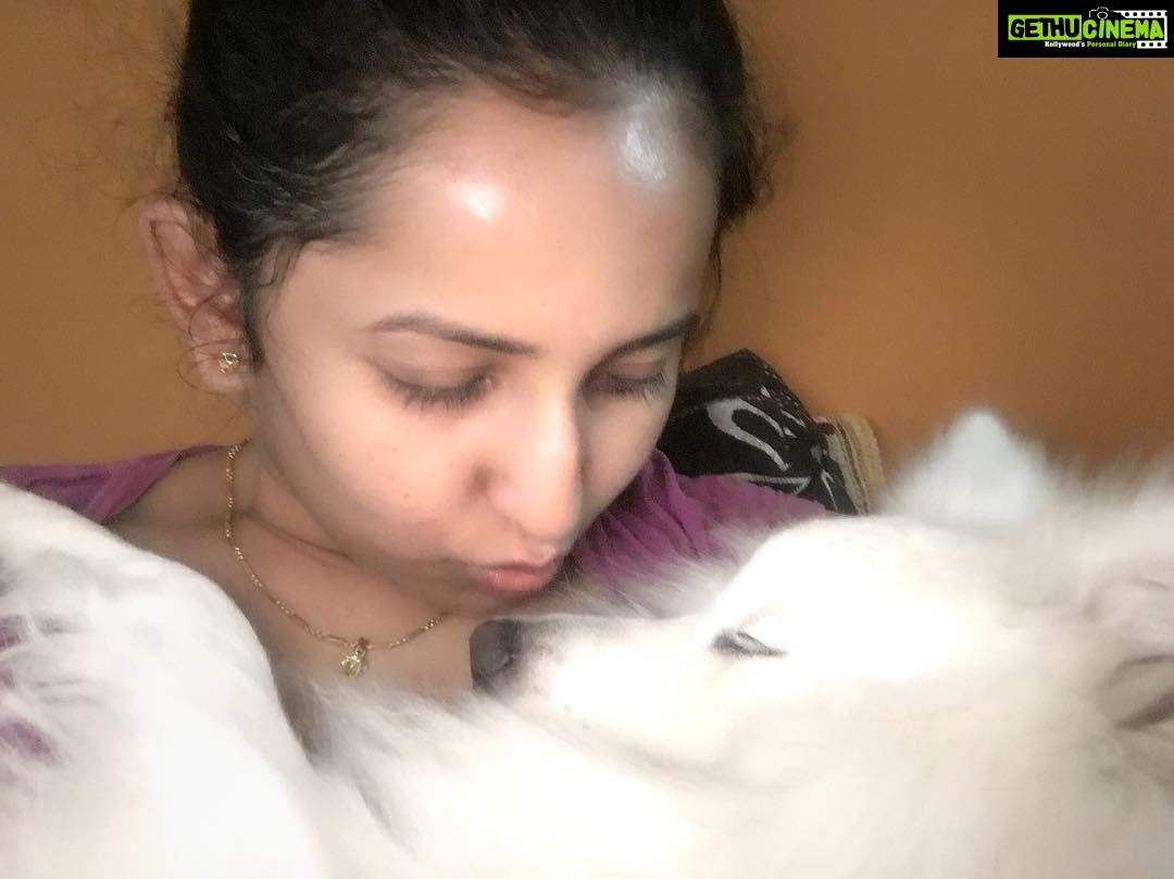 Ishika Singh Instagram - Love u to moon and back ... love u Damroo #doglovers #doglover #pawsome #paws🐾 #damroo #petlovers