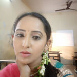 Ishika Singh Instagram - This is how they transformed me after face paining /makeup ! Simple village belle #villagebelle #actorslife #actoratwork #simplemaekup #telugufilmindustry #telugufilmnagar