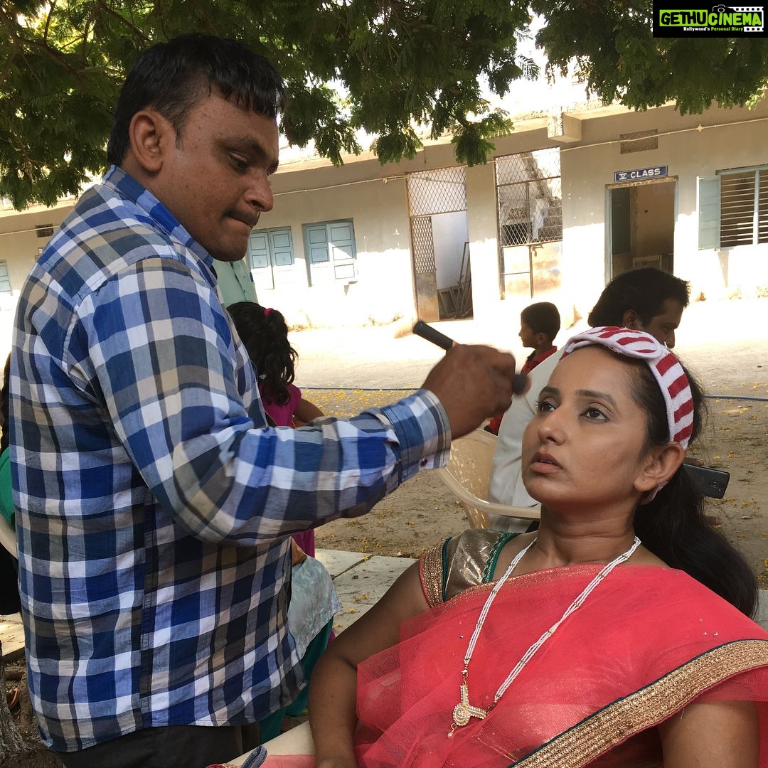 Ishika Singh Instagram - Outdoor shoot ... started painting my face ! #paintingfaces #outdoorshooting #actorslife #actoratwork #telugufilmindustry #telugufilmindustry