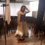 Ishika Singh Instagram - Now u know ... how they make me look tall ! #shooting #shootingmode #actorslife #actoratwork #shootingtricks
