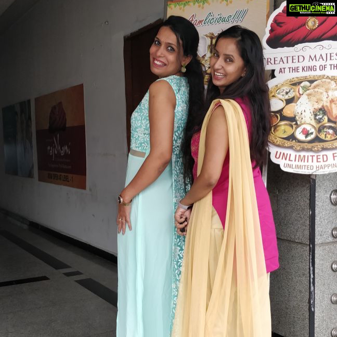 Ishika Singh Instagram - Friends in sync #frienshipgoals #friendzone #friends #friendsinsync