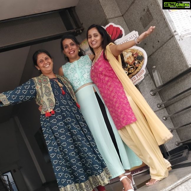Ishika Singh Instagram - Vibhuti’s two arms ;)