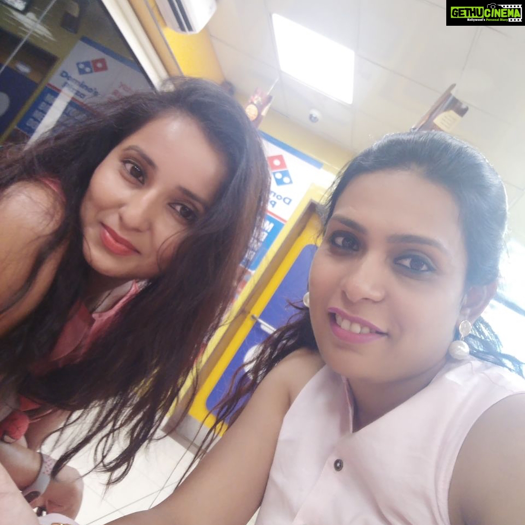 Ishika Singh Instagram - Avengers day ! Super hero ... super fun ! Waiting for part 2 #avengersinfinitywar #avengers #movieday🎬 #moviedayout