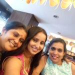 Ishika Singh Instagram - Mango festival - part2 inside the restaurant #rajasthani #rajasthanistyle #rajasthanifood #rajasthanithali #mangofeast #aamrass