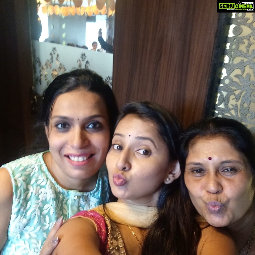 Ishika Singh Instagram - Before we entered the restaurant #rajdhani #rajasthanifood #rajasthanifood #rajasthanithali #gujratifood #rajasthaniculture #rajdhanirestaurant